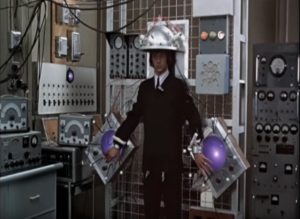 ringo-starr-in-una-scena-del-film-help-con-i-beatles-girata-allinterno-della-centrale-1965