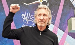 Roger-Waters-with-another-009