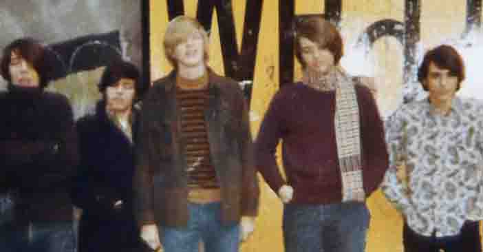 Listen to Bruce Springsteen's first-ever band cover Jimi Hendrix and The Beatles ! Videomuzic
